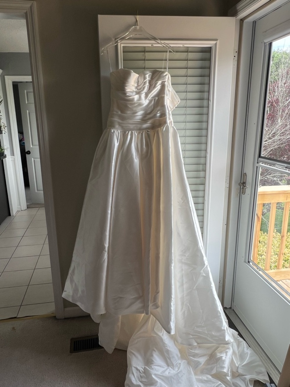 Watters Leighton Wedding Gown Size 6 - Picture 12 of 13